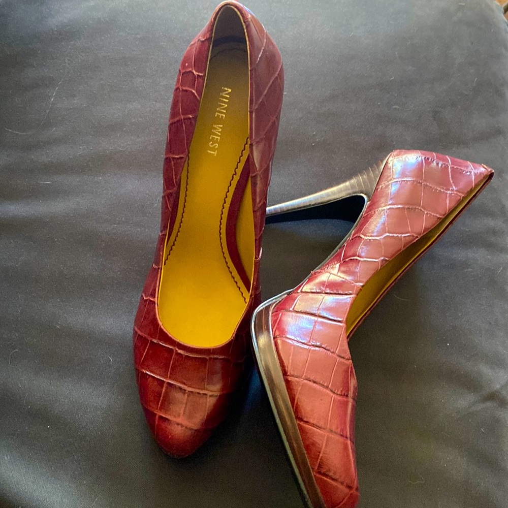 👉🏼3/$35📣 Nine West maroon pumps size 8 1/2